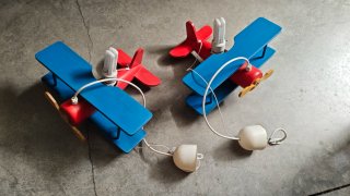 Lámpara infantil avión azul y rojo