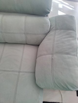 Sofá chaiselongue tela beige/gris/azulado.