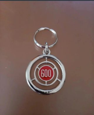 LLAVERO SEAT 600 DE METAL CROMADO