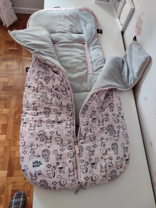 Saco para sillita de bebé gris y rosa