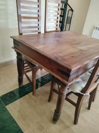 Tavolo da pranzo coloniale in legno