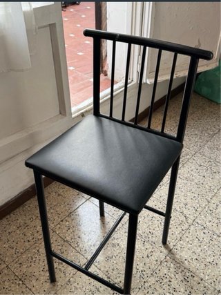 2 sillas  Altas Negras