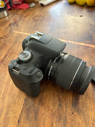 Canon EOS 700D + Objetivo 18-55mm