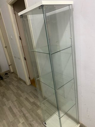 Estantería de cristal y metal