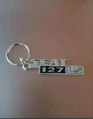 LLAVERO SEAT 127 LS DE METAL CROMADO