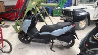 Wottan Strom T125 Maxi Scooter