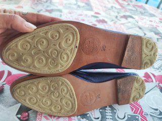 Mocasines Meher Kakalia escarabajo bordado