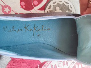 Mocasines Meher Kakalia escarabajo bordado