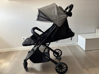 Silla de paseo negra MYLA