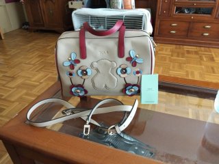 Bolso Tous Beige y Rojo Flores Relieve
