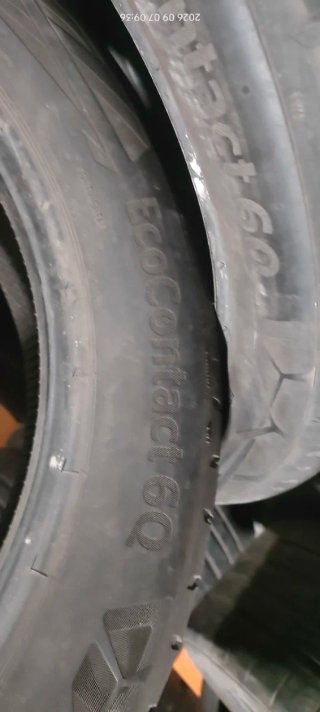 Continental 215/50 R18 98V Neumático