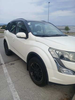 Mahindra XUV 500 2015
