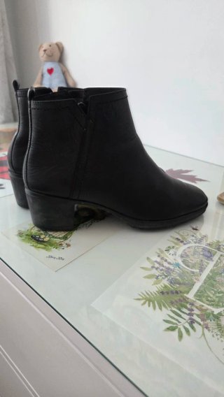 Botines piel negros talla 39
