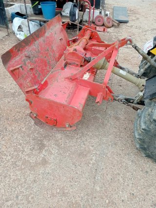 Rotavator rojo
