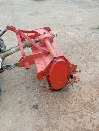 Rotavator rojo