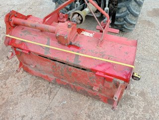 Rotavator rojo