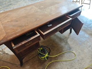 Escritorio antiguo de madera