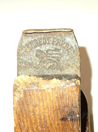 Cepillo carpintero antiguo de madera