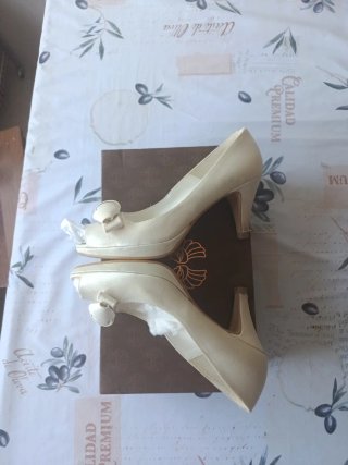 Zapatos de fiesta/novia Angel Alarcón beige