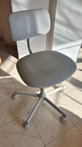 Sedia girevole Ikea grigia
