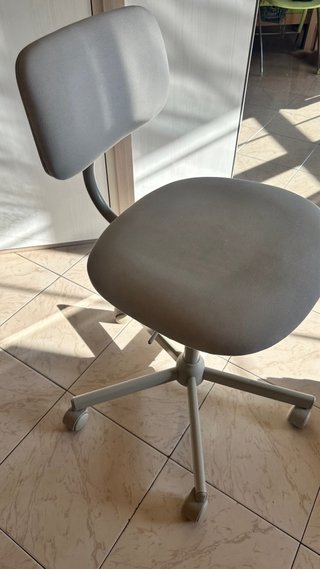 Sedia girevole Ikea grigia