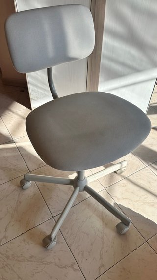 Sedia girevole Ikea grigia