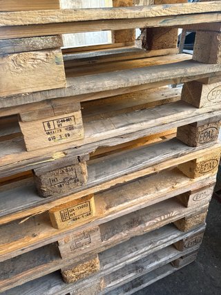 Palets de madera pintados