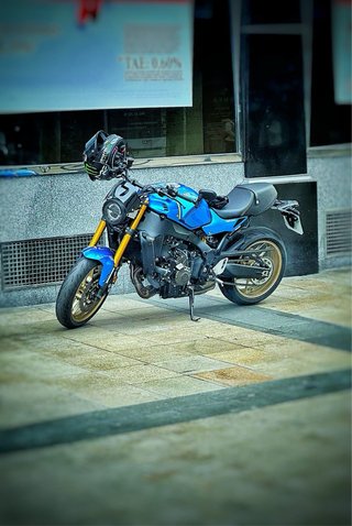 Yamaha XSR 900 Azul y Dorado limitada A2