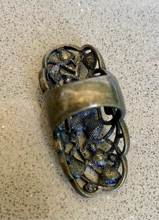 Anillo vintage con pedrería