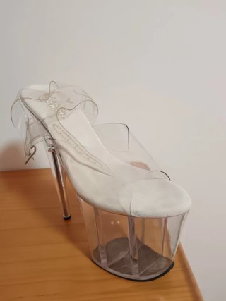 Zapatos de tacón con plataforma transparentes