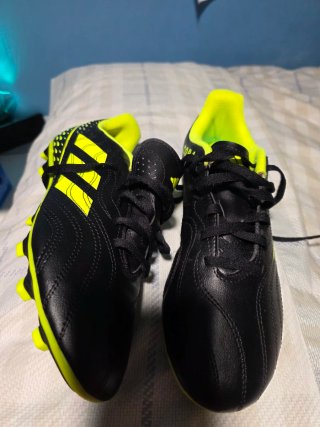 Botas de fútbol Adidas negras sin estrenar