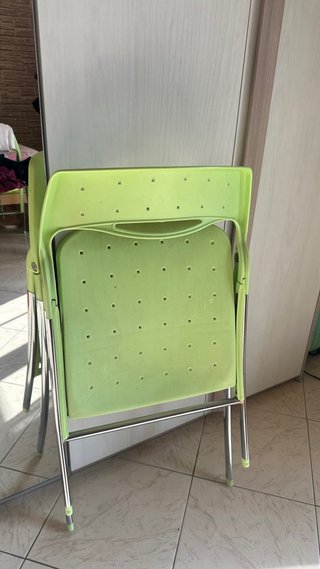 Sedia pieghevole verde e argento