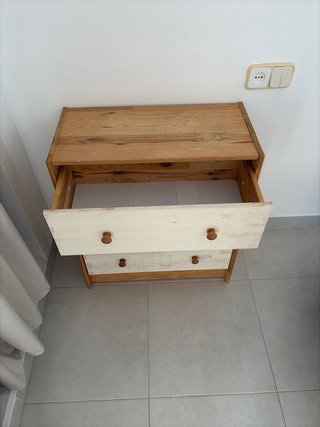 Cajonera de madera con 3 cajones