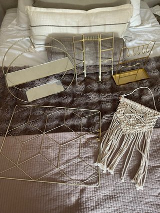 Conjunto joyeros y decoración dorados