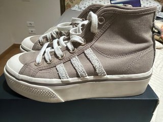 Zapatillas Adidas Nizza Beige y Blancas