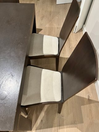 Mesa de comedor oscura extensible con 6 sillas
