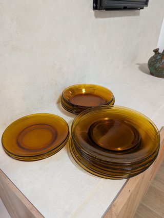 Platos Duralex ámbar - 8 grandes, 5 hondos, 3 peq.
