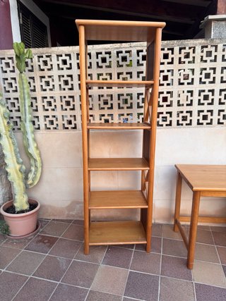 Estantería de madera estilo clásico