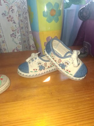 4 pares zapatillas niña talla 22