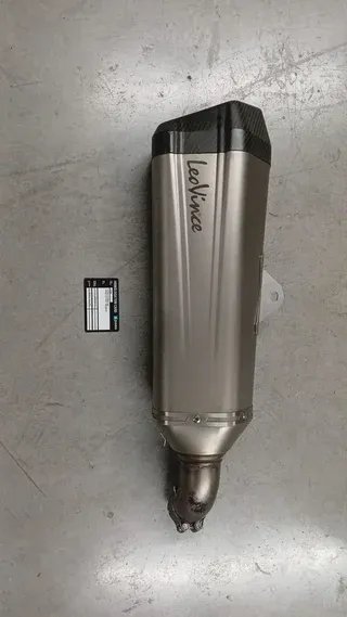 ESCAPE SUZUKI DL 1000 LEOVINCE