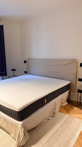 Cama King Size Beige y Gris