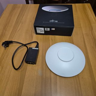UniFi AP-AC-SHD access point con alimentatore POE