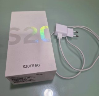 Smartphone Plata con Cargador