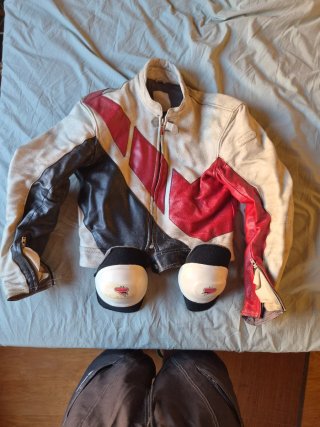 Mono de cuero para moto