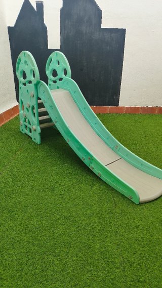 Tobogán infantil verde