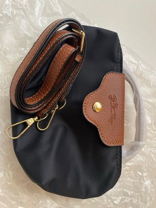 Bolso pequeño negro y marrón