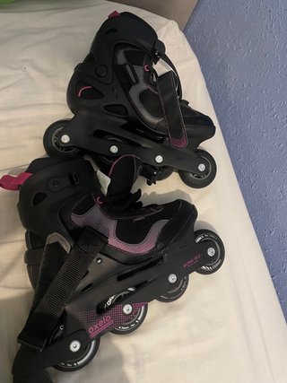 Patinetes negros con detalles rosas