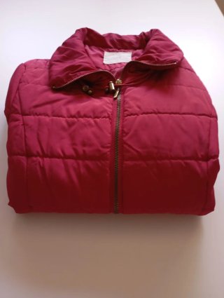 Cazadora roja acolchada mujer