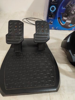 Volante y pedales Thrustmaster T150 PS4.