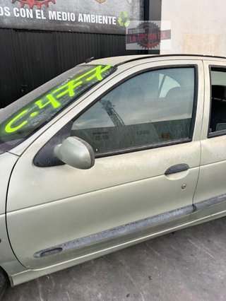 PUERTA DELANTERA IZQUIERDA Renault Megane I Berl./ Berl. con portón (BA0)(08.1995->)